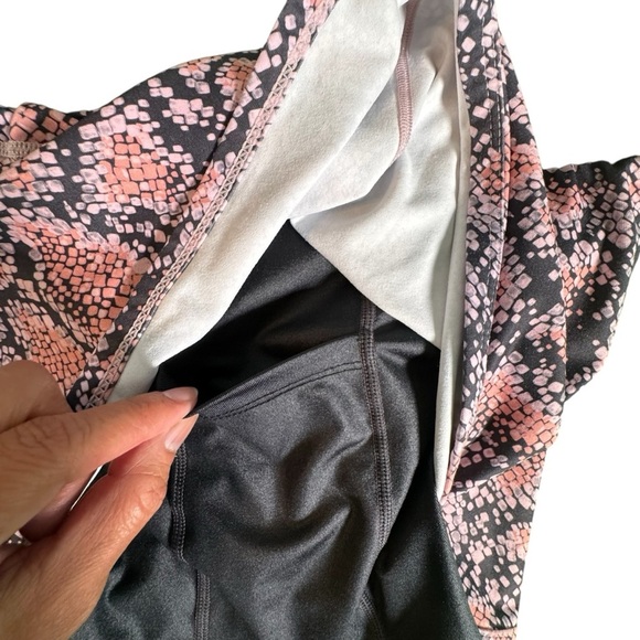 Fabletics Olesia Shine Shorts M Stretch Pink Black Snakeskin Animal Print Gym - Picture 9 of 10